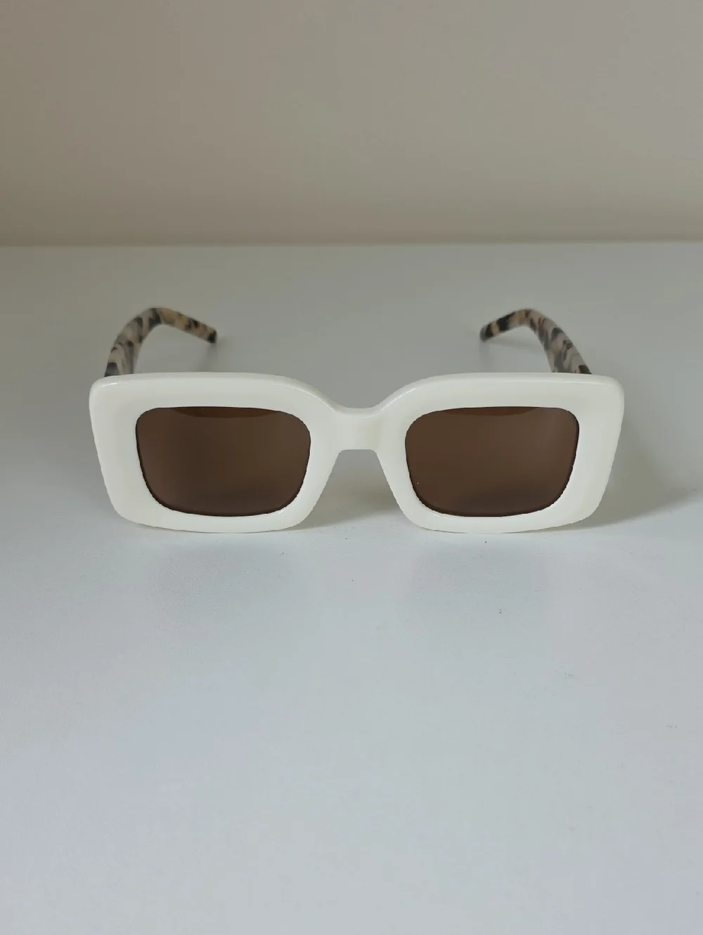Banbe Beige Rectangular Sunglasses with Brown Lenses and Tortoiseshell Temples